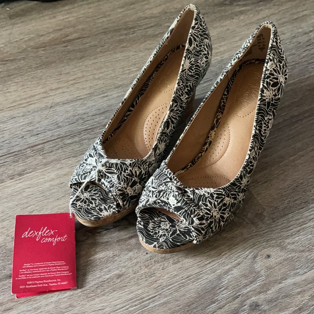 dexflex comfort Floral Black and Cream Wedge Sandals - Picture 3 of 16